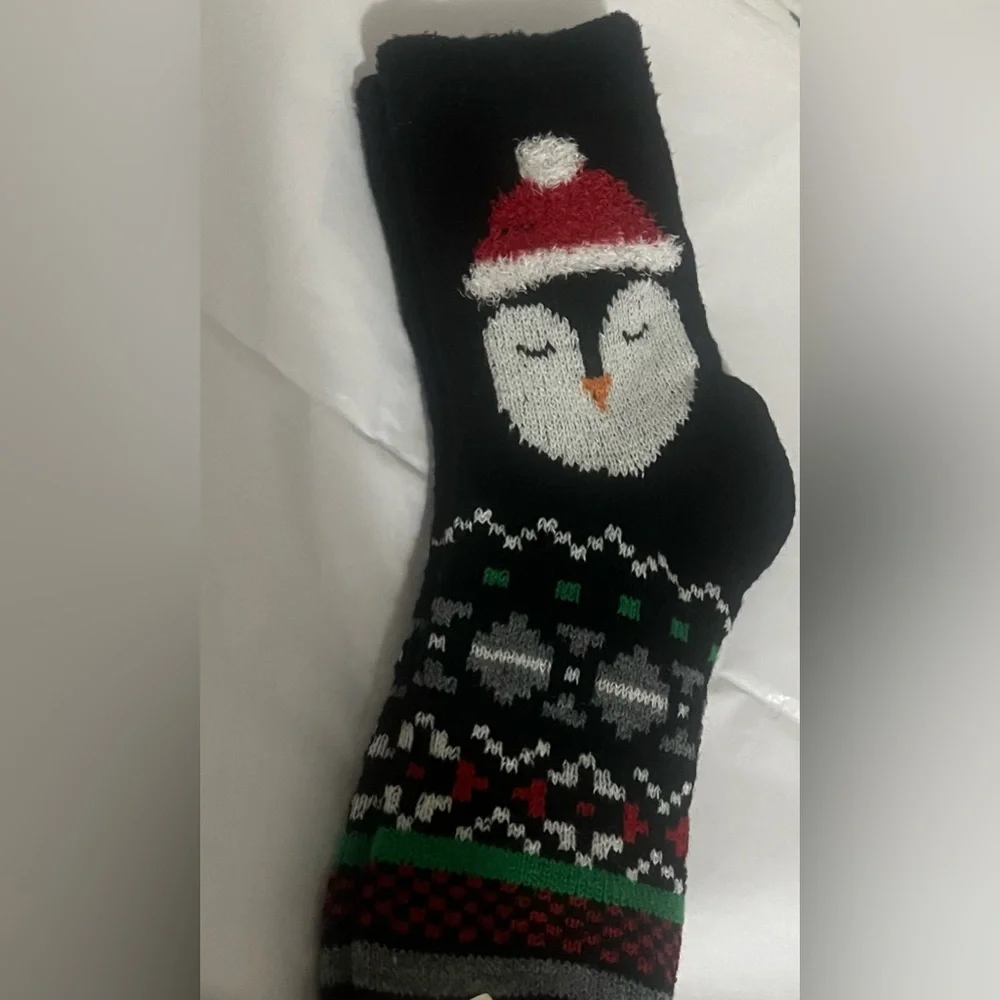 NEW Northeast Outfitters Cozy Cabin Aloe Infused Black Penguin Ankle Socks